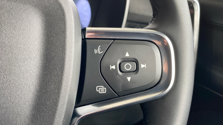 Volvo XC40 2.0 B4P Plus Dark 5dr Auto Petrol Estate